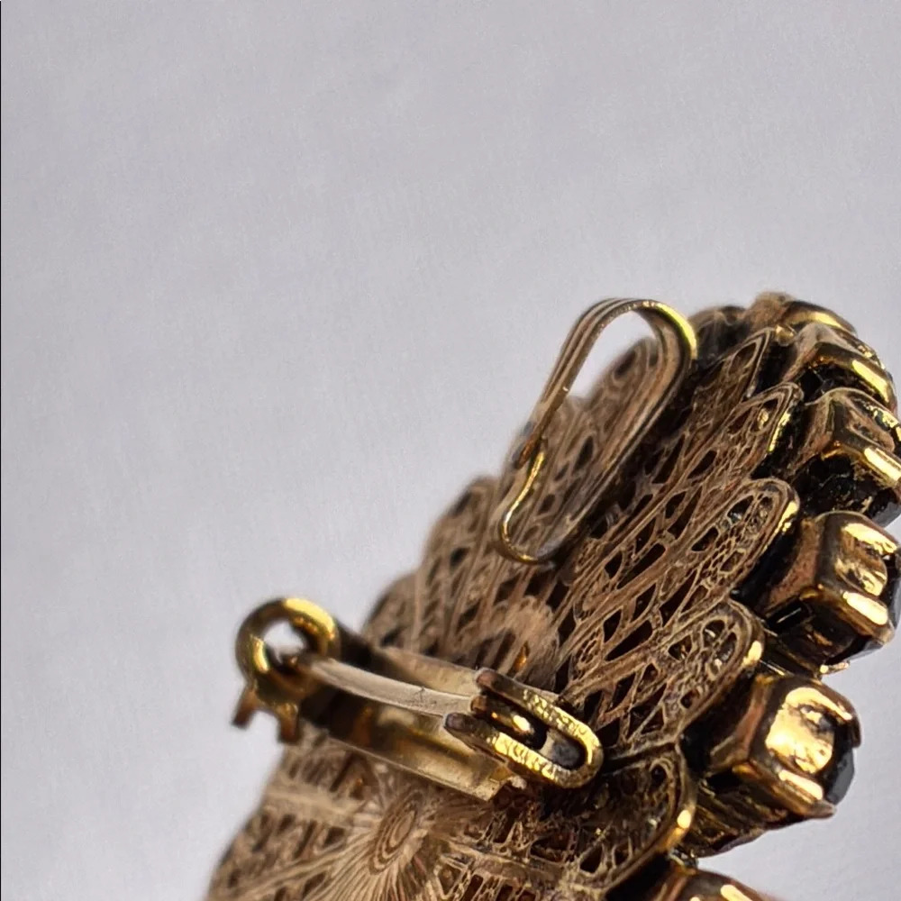 Stunning Vintage Black and Gold Tone Brooch - Elegant, Crystals